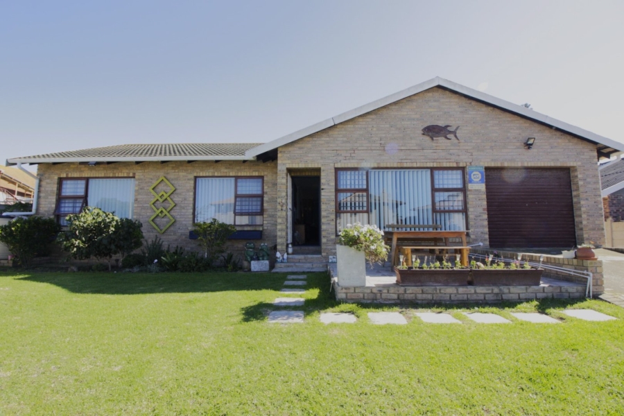 3 Bedroom Property for Sale in Wavecrest Eastern Cape